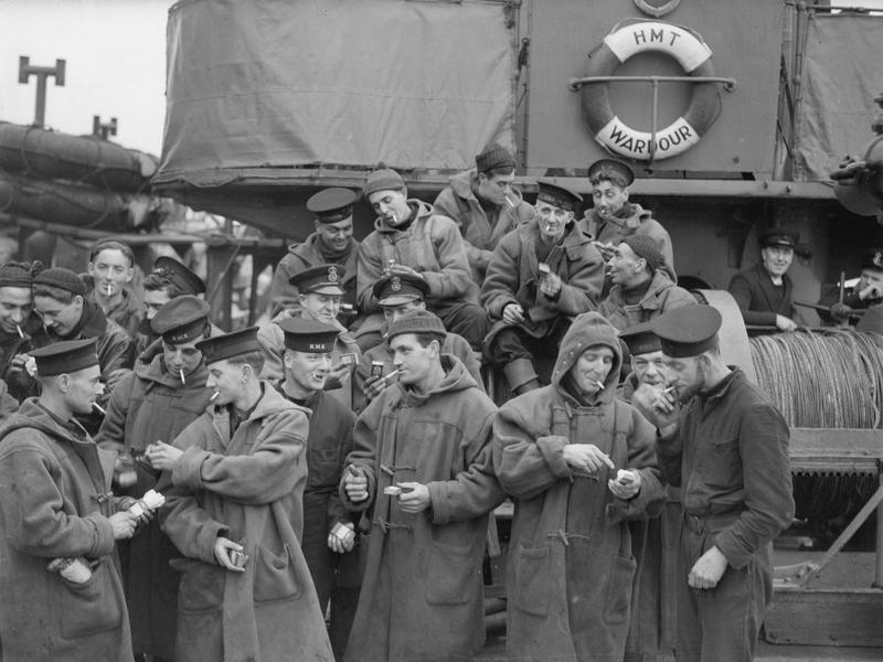 Британские моряки в дафлкотах