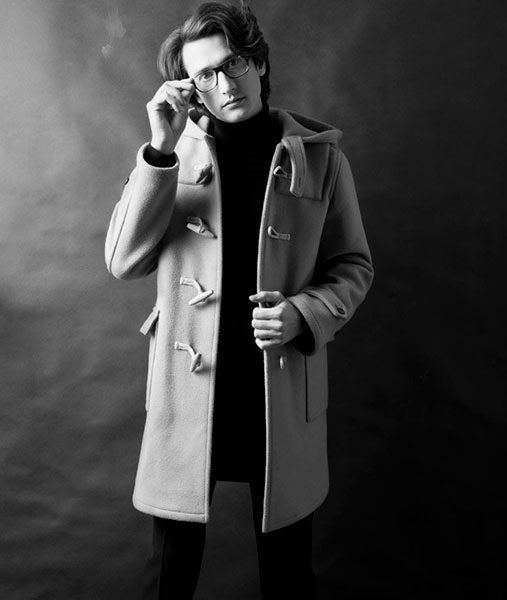 Дизайнер Ив Сен-Лоран в дафлкоте Yves Saint Laurent 