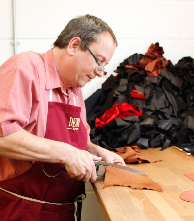 Процесс изготовления перчаток Dents Рабочий фабрики Dents