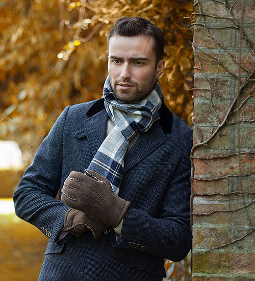 Образ с замшевыми перчатками Dents Образ с перчатками Dents